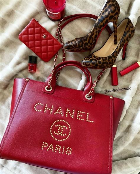 rich women buy fake bags